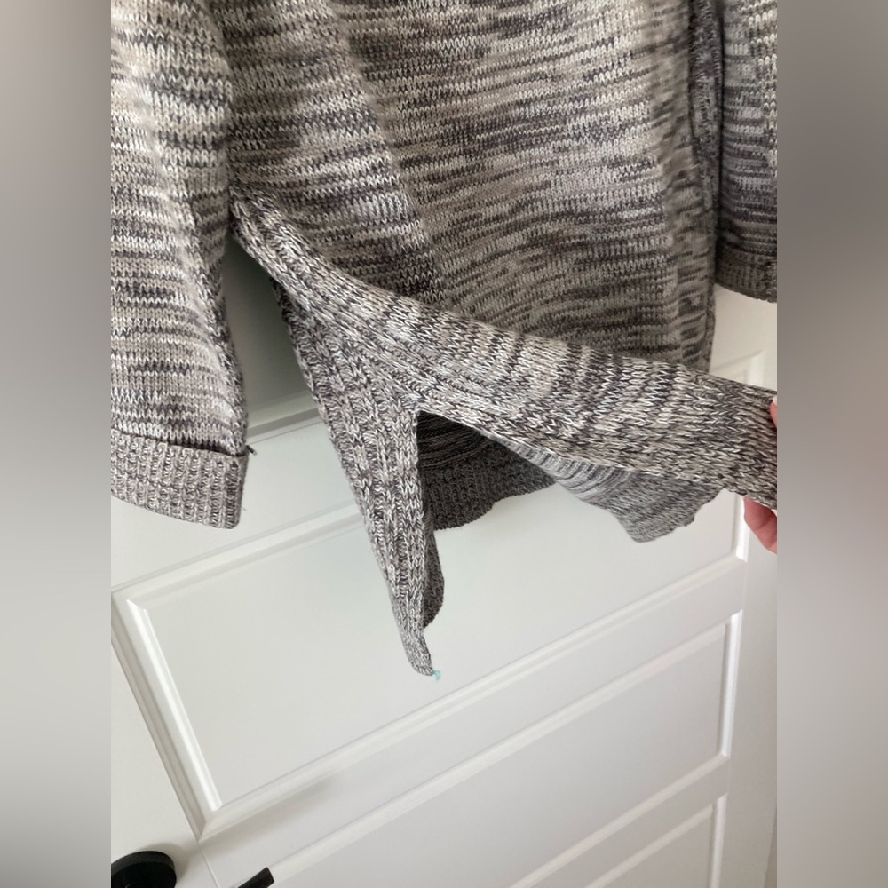 Carolyn Taylor Heathered Cowelneck Sweater. Size L - Picture 3 of 7